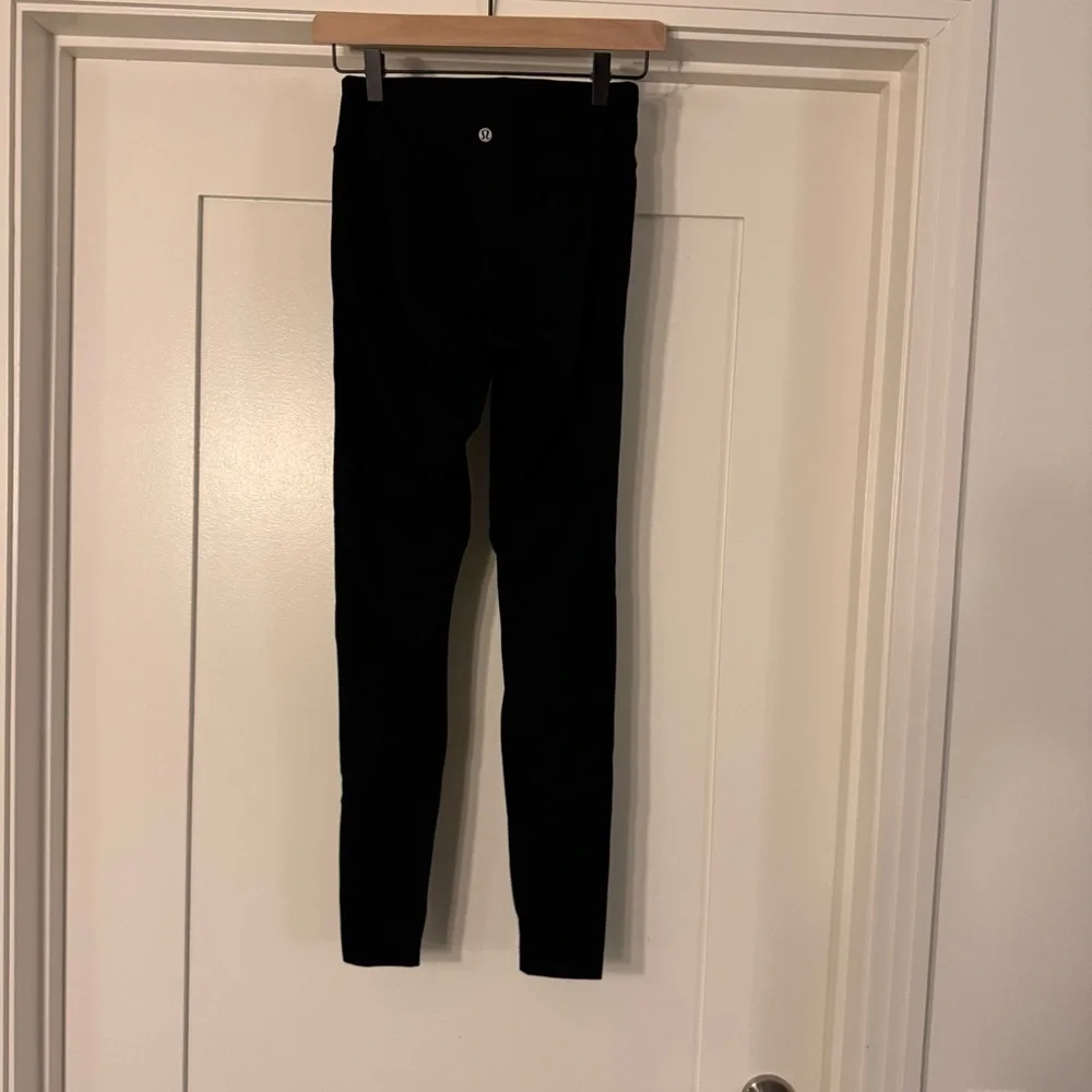 Lululemon Breezethrough High-Rise Leggings 28” - Picture 2 of 2